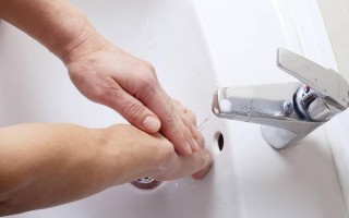 去配一副隐形眼镜多少钱，去配一副隐形眼镜多少钱啊