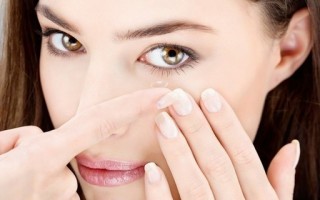 隐形眼镜没摘怎么办，隐形眼镜摘不下来怎么办