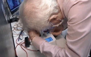 怎么用手取隐形眼镜，怎么用手取隐形眼镜视频