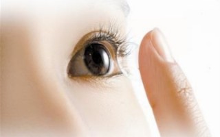 美瞳用什么泡，美瞳用什么泡最好