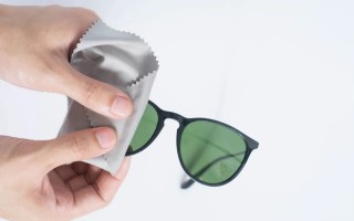 太阳镜怎么擦干净，太阳镜怎么擦干净视频