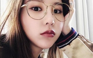 眼睛小陪什么眼镜好看，眼睛小陪什么眼镜好看图片