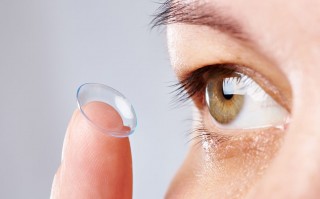 隐形眼镜带上什么样，隐形眼镜带上什么样的好